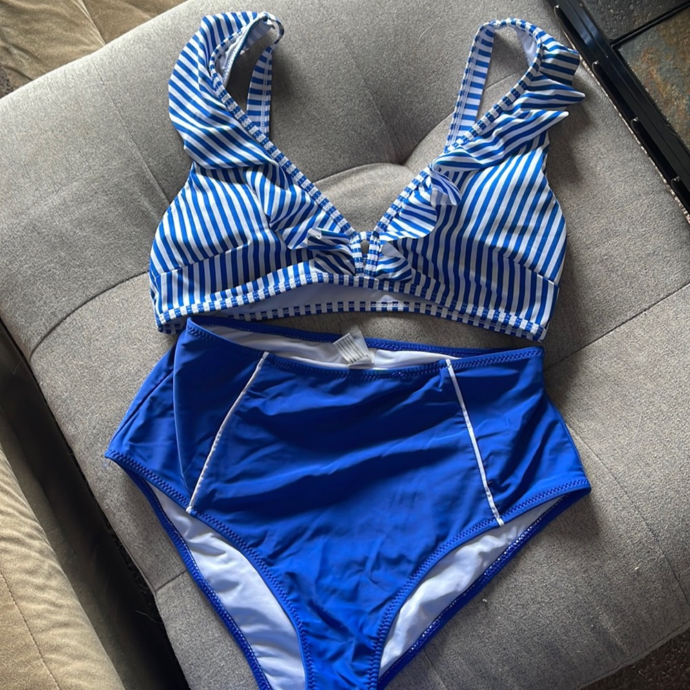 High-waisted swim suit!
